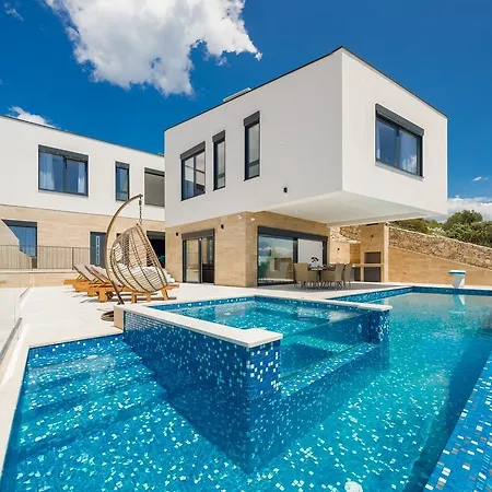 Luxury Gold Pearl With Pool Villa