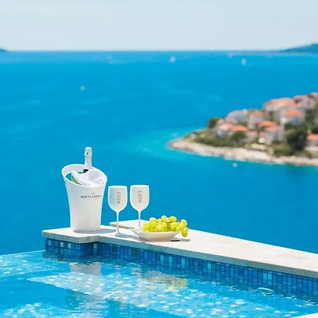 Βίλα Luxury Gold Pearl With Pool Τρογκίρ