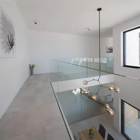 Luxury Gold Pearl With Pool *