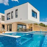 Luxury Gold Pearl With Pool *
