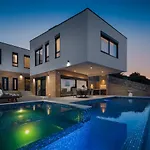 Villa Luxury Gold Pearl With Pool