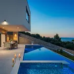 Luxury Gold Pearl With Pool Villa Trogir