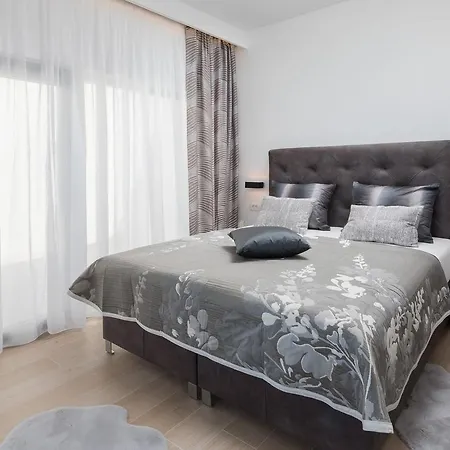 Villa Luxury Gold Pearl With Pool Trogir