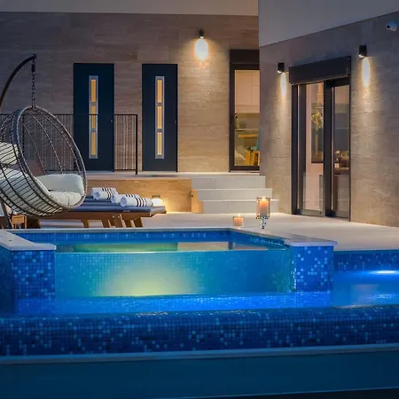 Luxury Gold Pearl With Pool فيلة