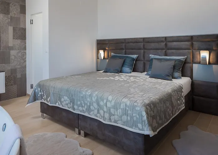 Luxury Gold Pearl With Pool Villa *