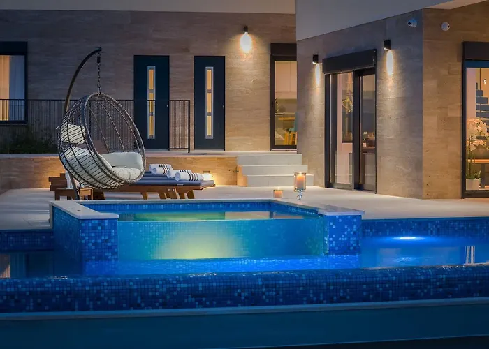 Luxury Gold Pearl With Pool Villa